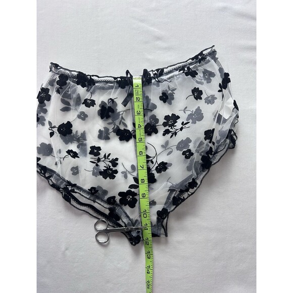 Unbranded Womens Large White Mesh Burnt Out Black Velvet Floral Bow Shorts - Picture 3 of 9